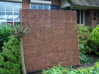 Wilgenscherm Stingray 180x180 cm sfeer - paviment.nl