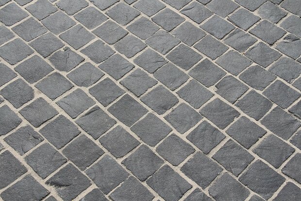 TB Basaltkei Rion 10x10x7/9cm sfeer