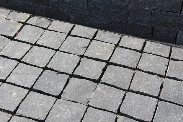 TB Basaltkei Rion 14x14x7/9cm sfeer