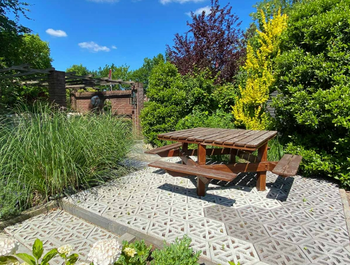 Waterdoorlatende bestrating: duurzaam én praktisch  Waterdoorlatende bestrating: duurzaam én praktisch